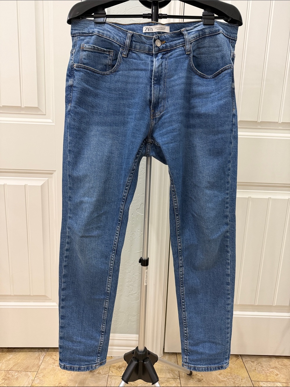 Zara Men Slim Straight Jeans in Medium Blue
